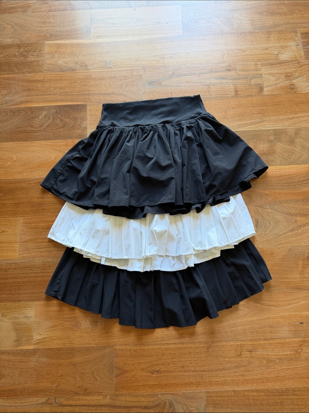 Womenโs Bundle of Tiered Black and White Athletic Skorts